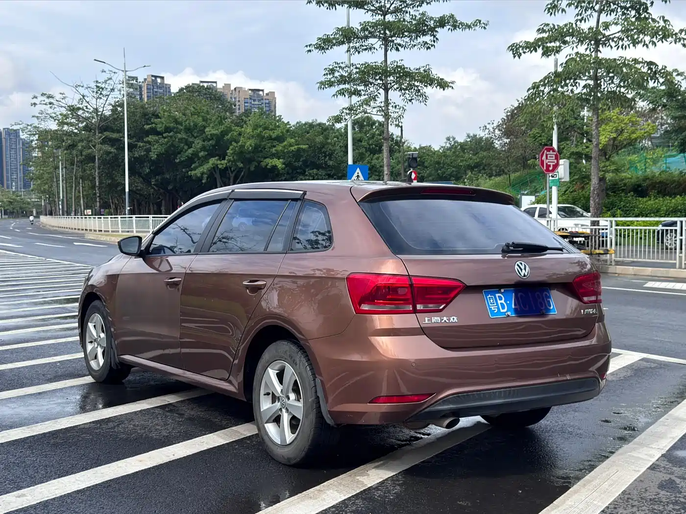 Volkswagen Lavida Tour 2015 1.6L Automatic Trend Edition фото 6