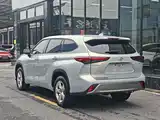 Photo 9 - Toyota Highlander