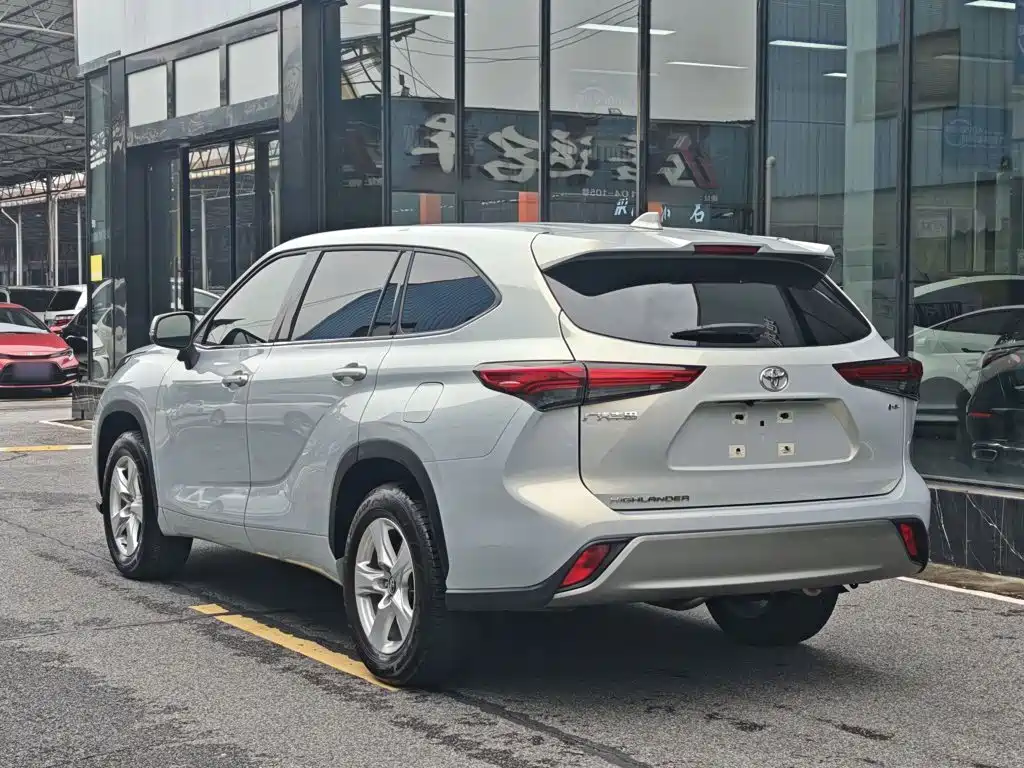 Photo 9 - Toyota Highlander