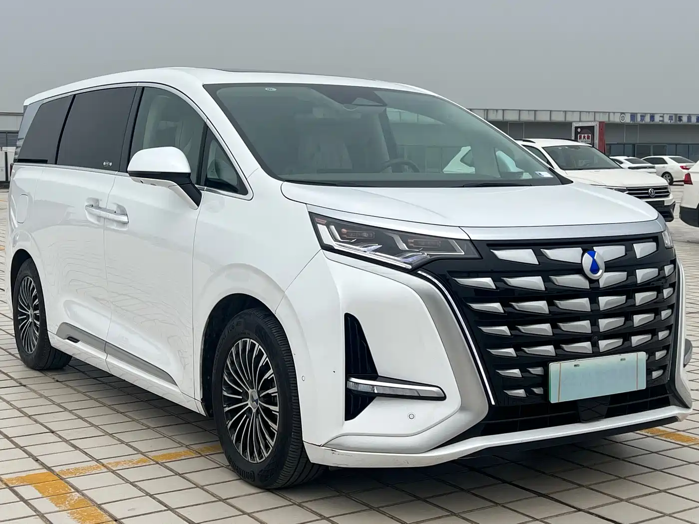 Denza D9 2022 DM-i 970 AWD Flagship фото 3
