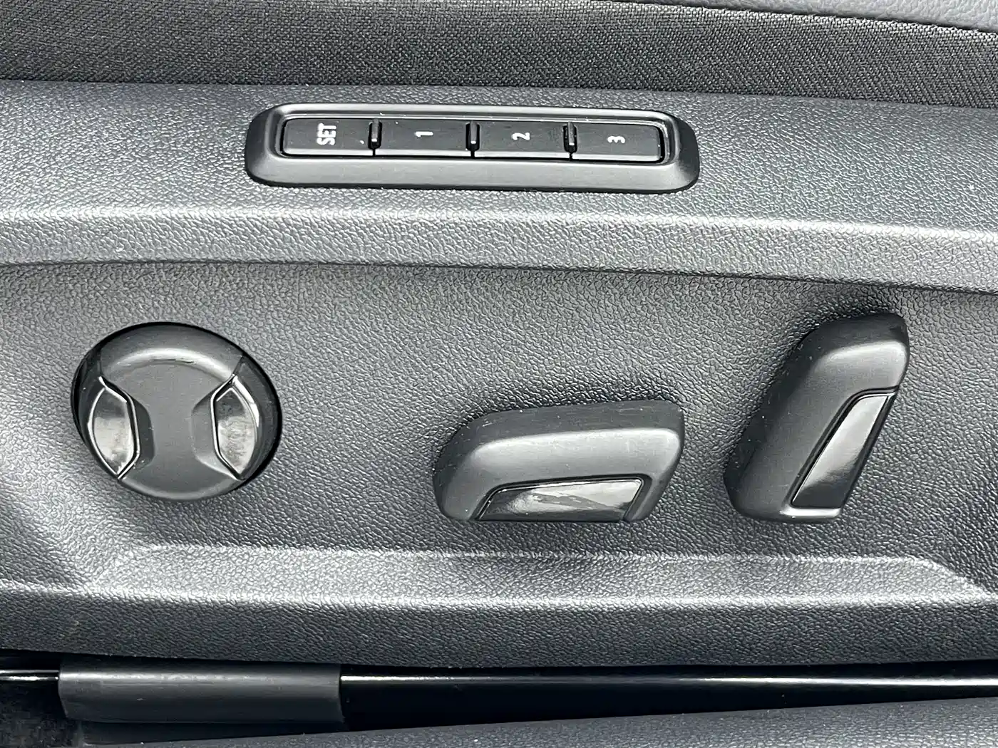 Volkswagen Passat 2024 380TSI Dragon Soaring Edition фото 21