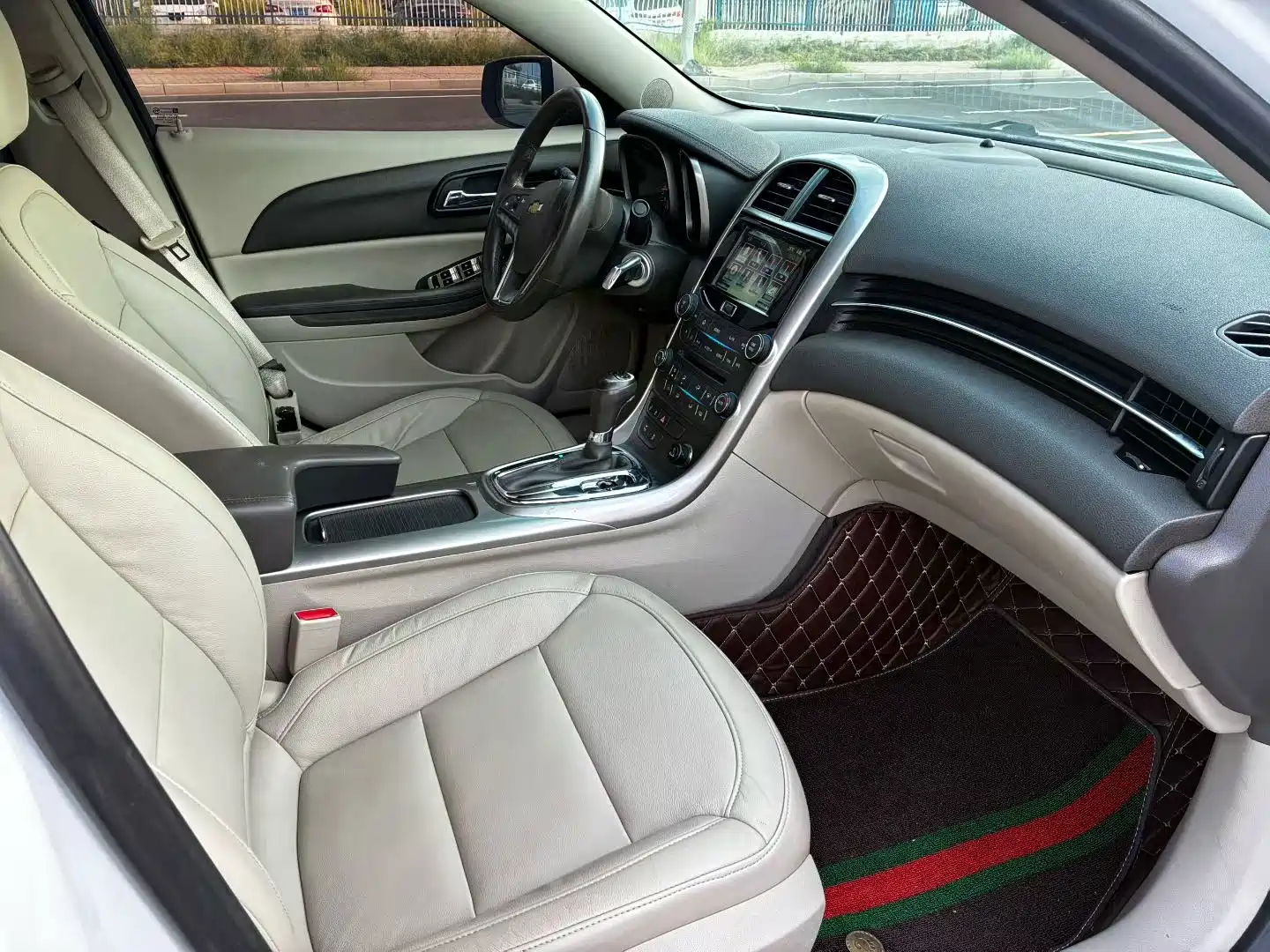 Photo 7 - Chevrolet Malibu