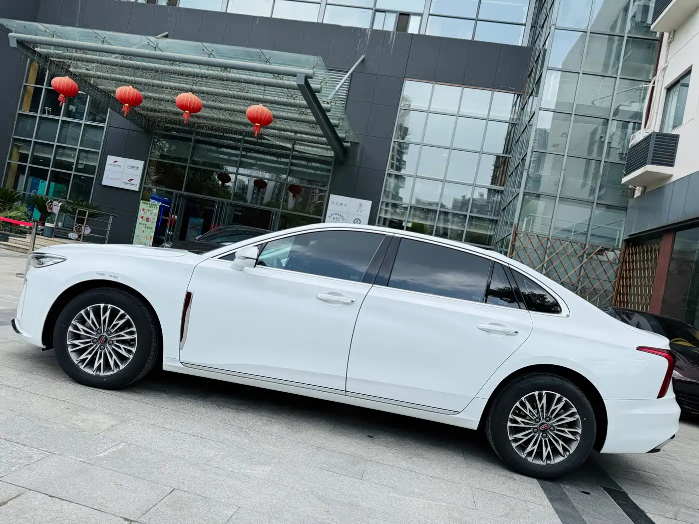 Hongqi H5 2024 1.5T DCT Smart Connect Flag Joy Edition фото 7