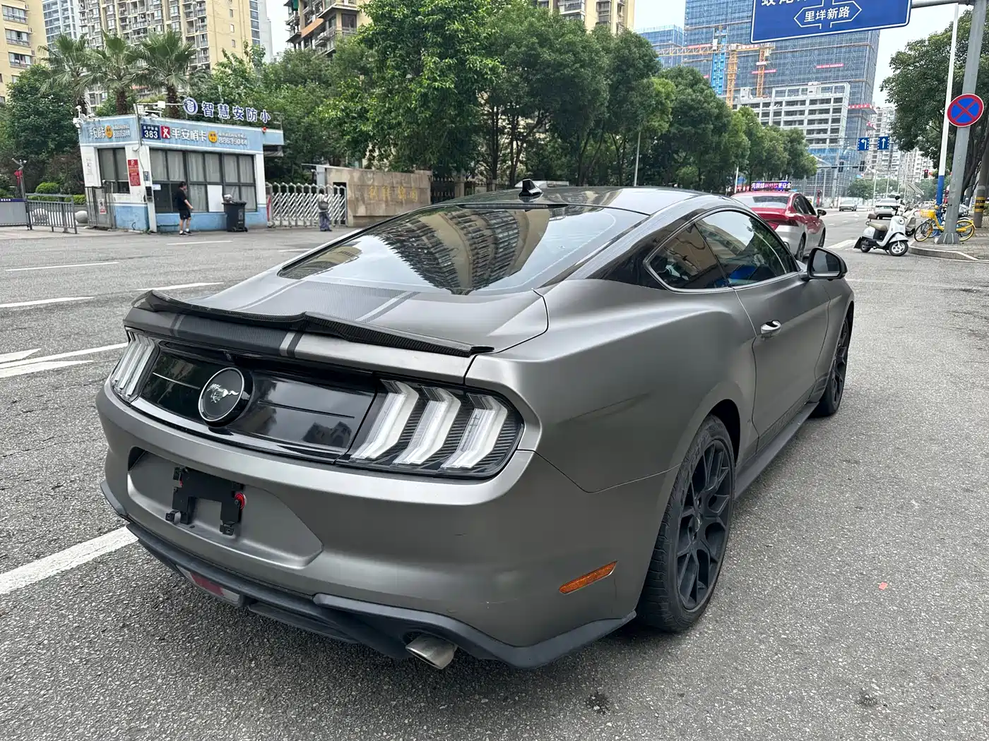 FORD MUSTANG