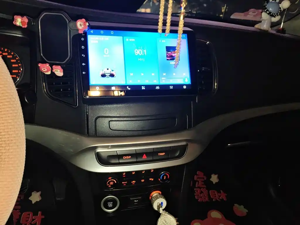 Фото 14 - Geely Vision