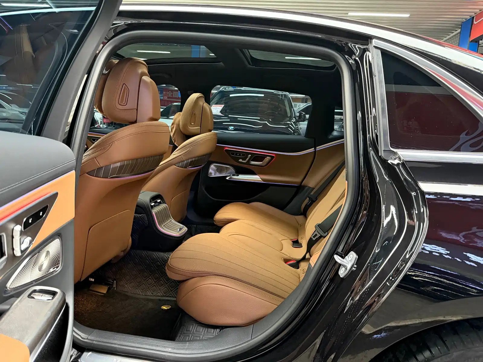 صورة 8 - Mercedes-Benz E-Class