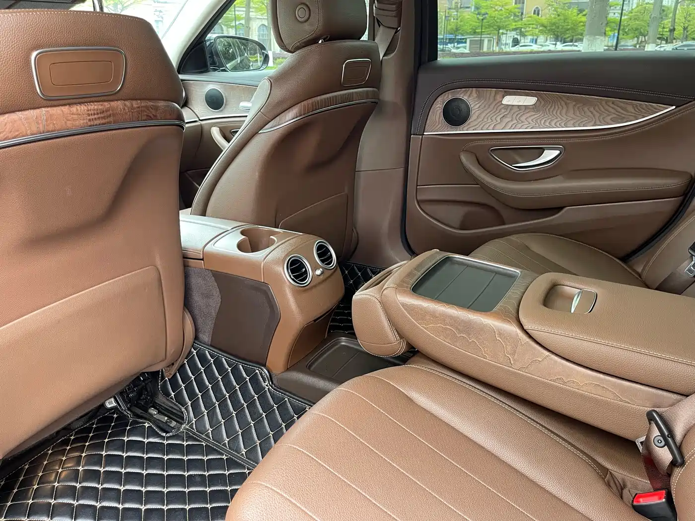 Mercedes-Benz E-Class 2018 E 200 L фото 12