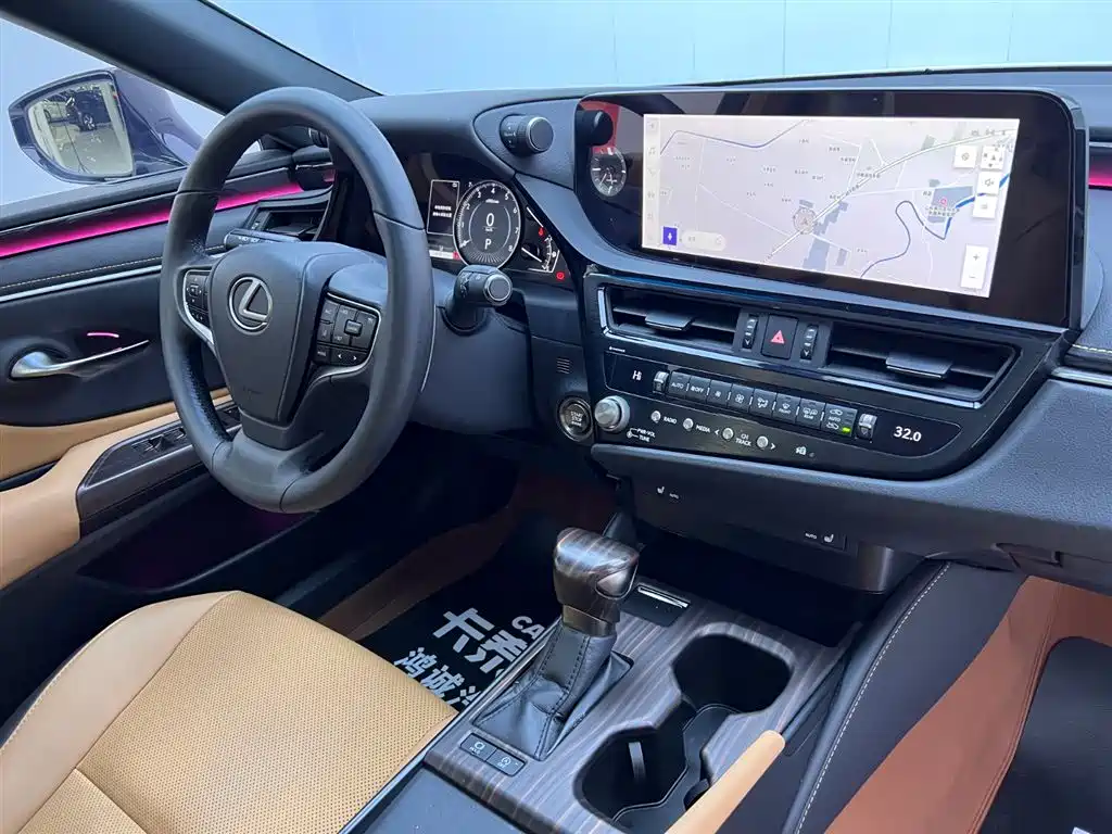 Lexus ES 2022 200 Excellence Edition фото 19