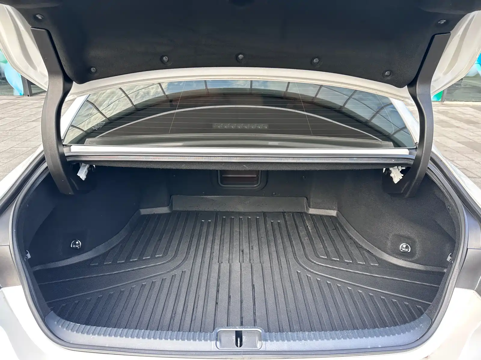 Photo 16 - Lexus ES
