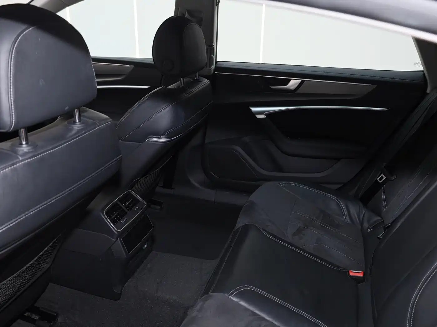 Audi A7L 2024 45TFSI S-line Dream Edition Crystal Package фото 26