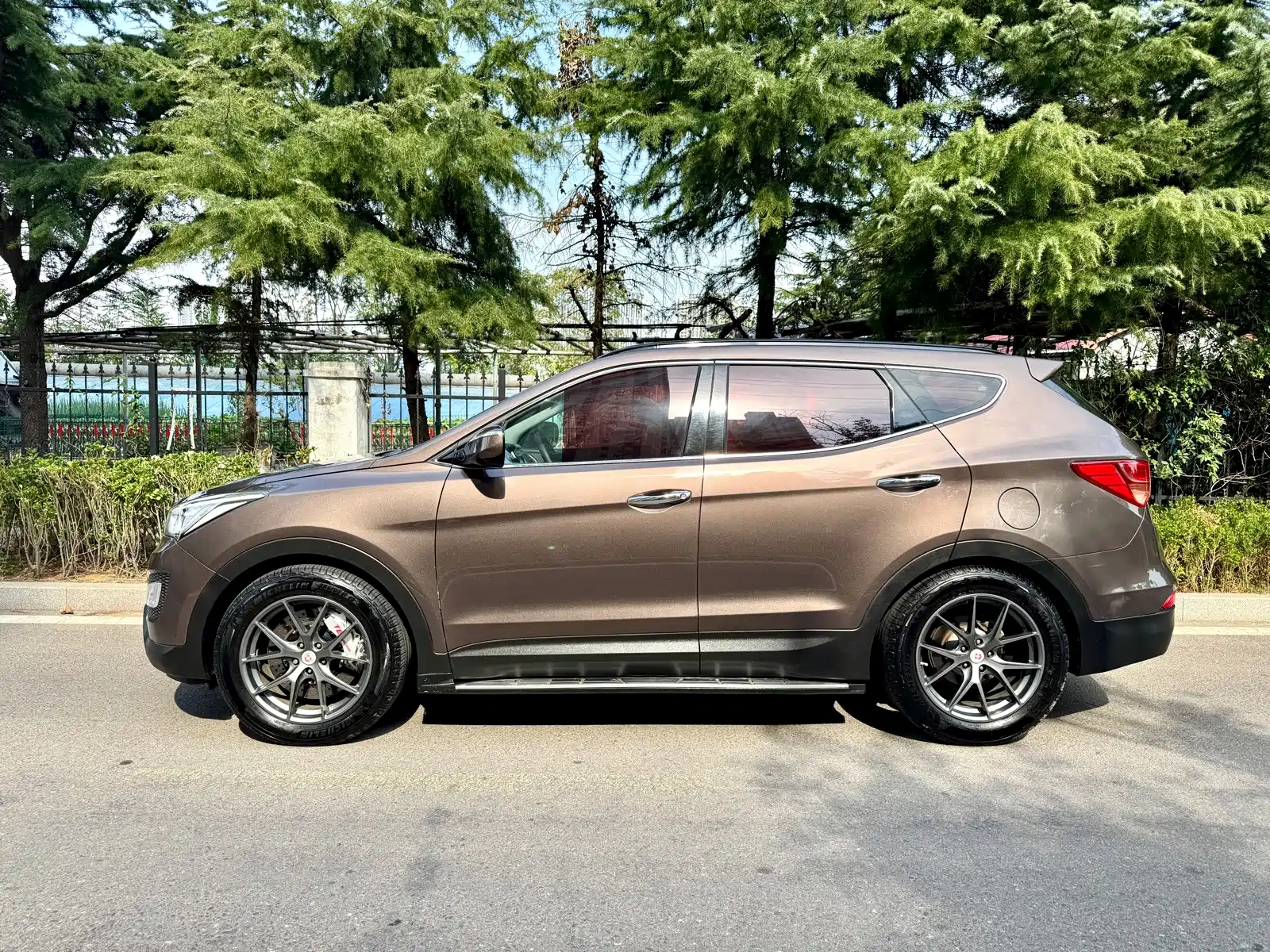 Фото 2 - Hyundai Santa Fe