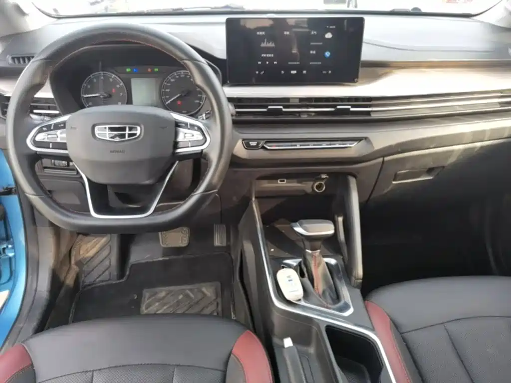Фото 10 - Geely Vision X3