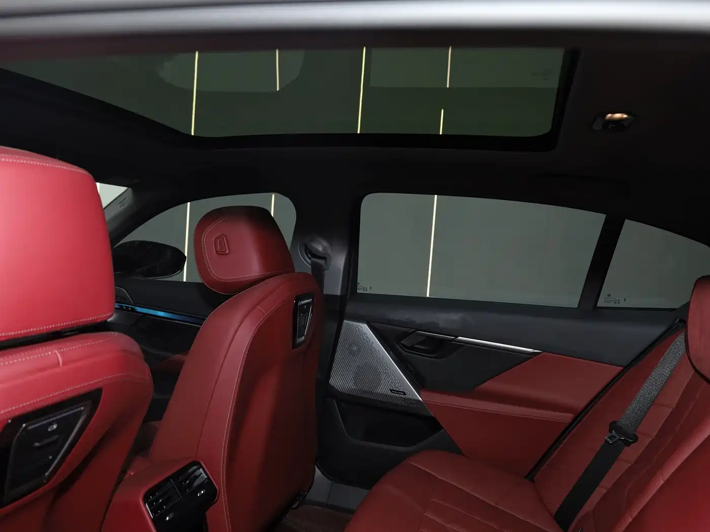 BMW 5 Series 2025 530Li Leading M Sport Package фото 21