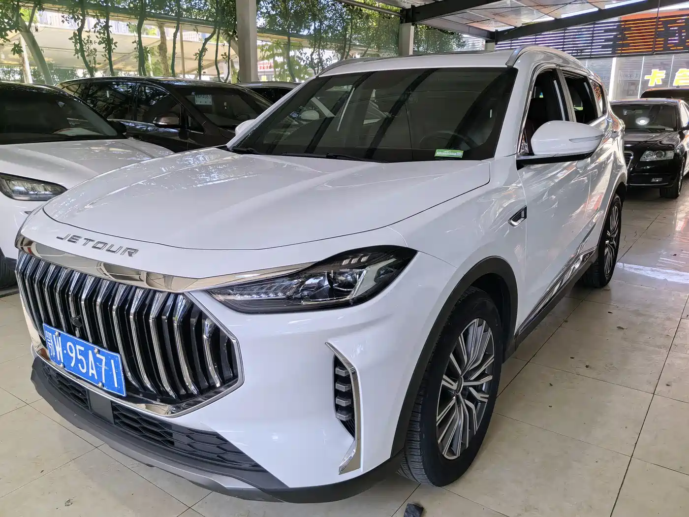 Jetour X70 PLUS 2023 1.5T DCT Warrior PLUS 7-seater