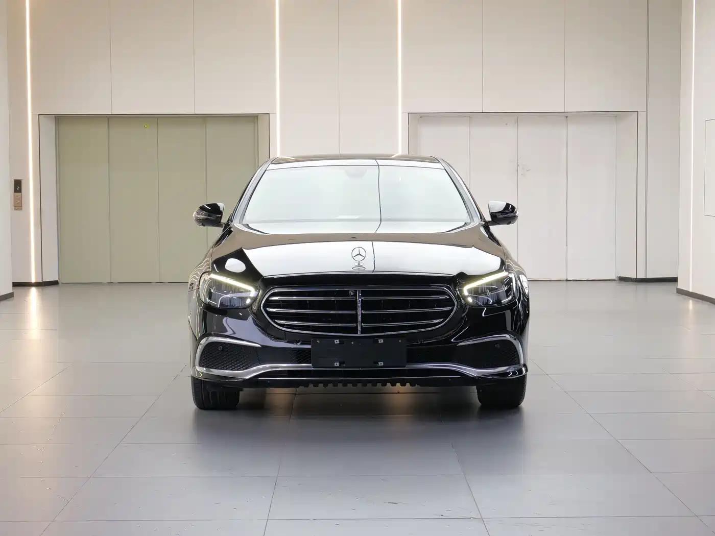 Mercedes-Benz E-Class New Energy 2023 E 350 e L Plug-in Hybrid Sedan фото 2