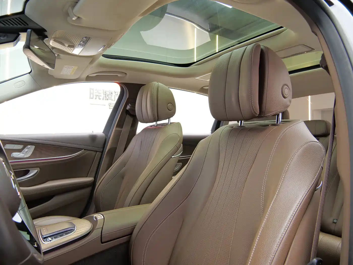 Mercedes-Benz E-Class New Energy 2023 E 350 e L Plug-in Hybrid Sedan фото 9