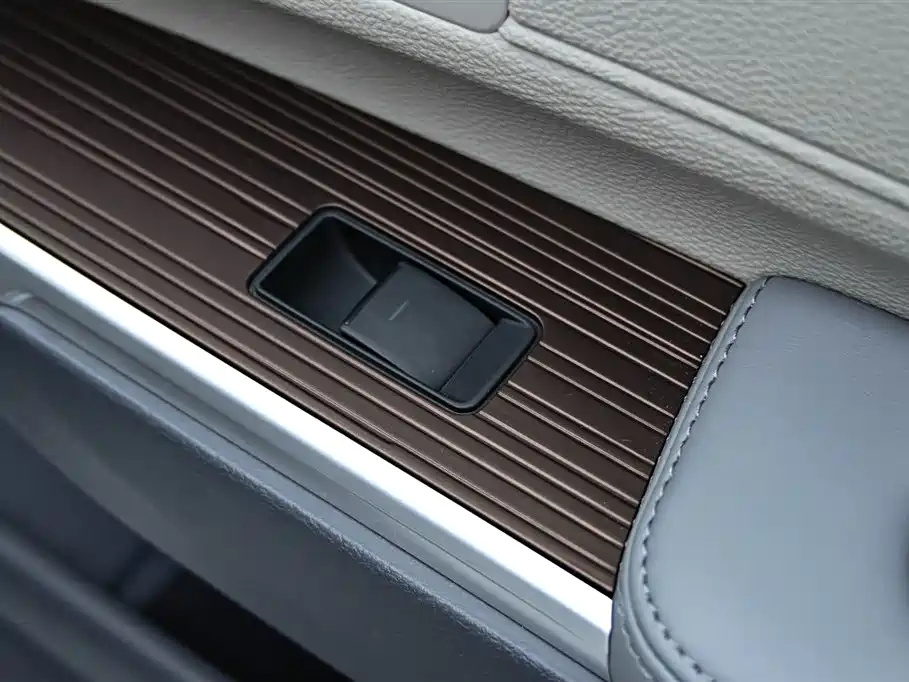 Toyota Sienna 2026 2.5L Hybrid FWD Luxury Edition фото 26