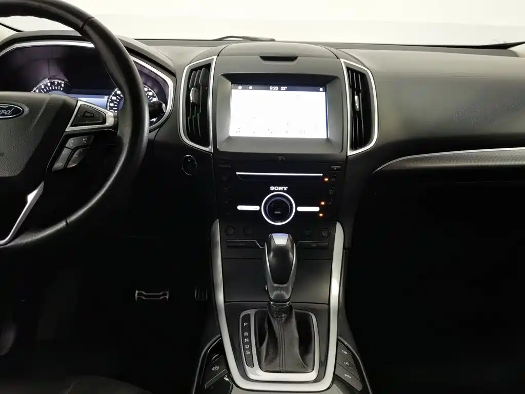 Photo 12 - Ford Edge