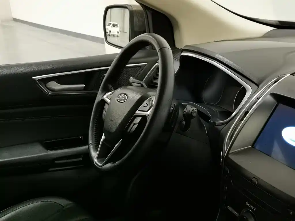 Photo 22 - Ford Edge