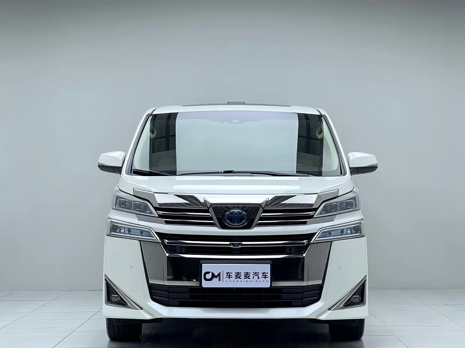 Фото 2 - Toyota Vellfire