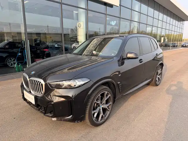 BMW X5 2025 Model xDrive 30Li Exclusive M Sport Blackout Package