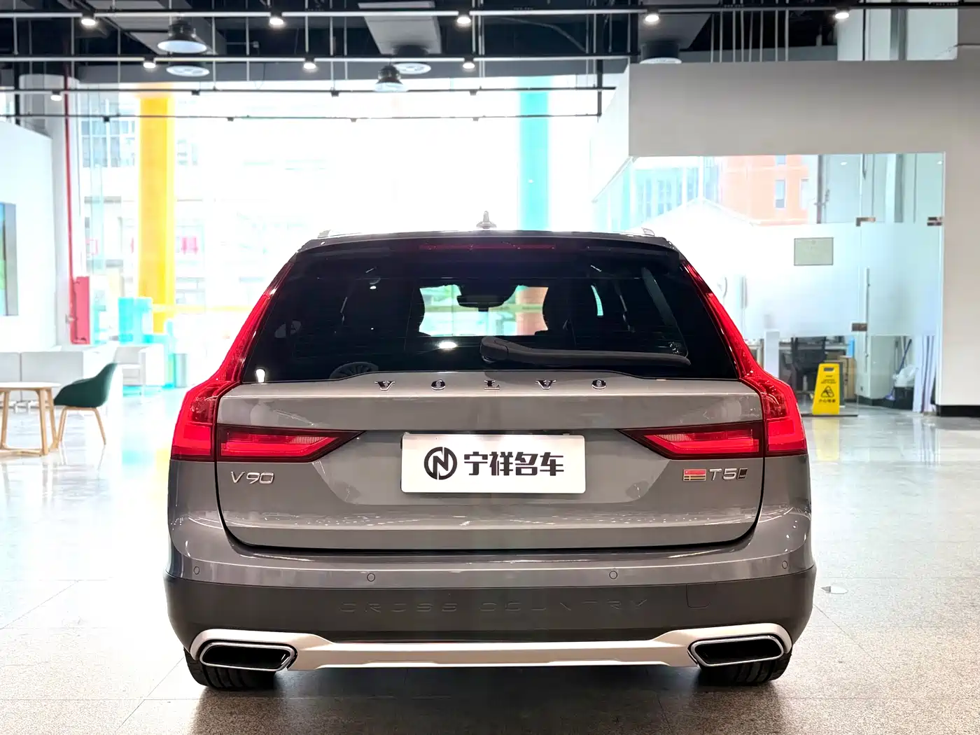 Volvo V90 2019 2019 Cross Country T5 AWD Intelligent Distance China VI