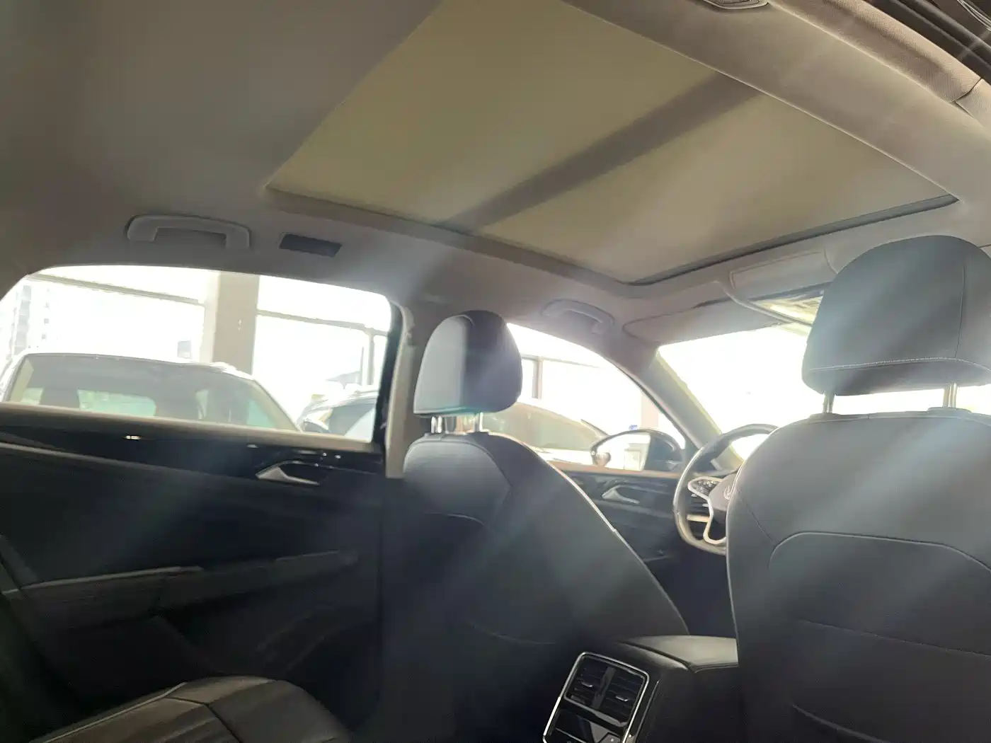 Volkswagen Passat 2023 330TSI Starlight Elite Edition фото 9