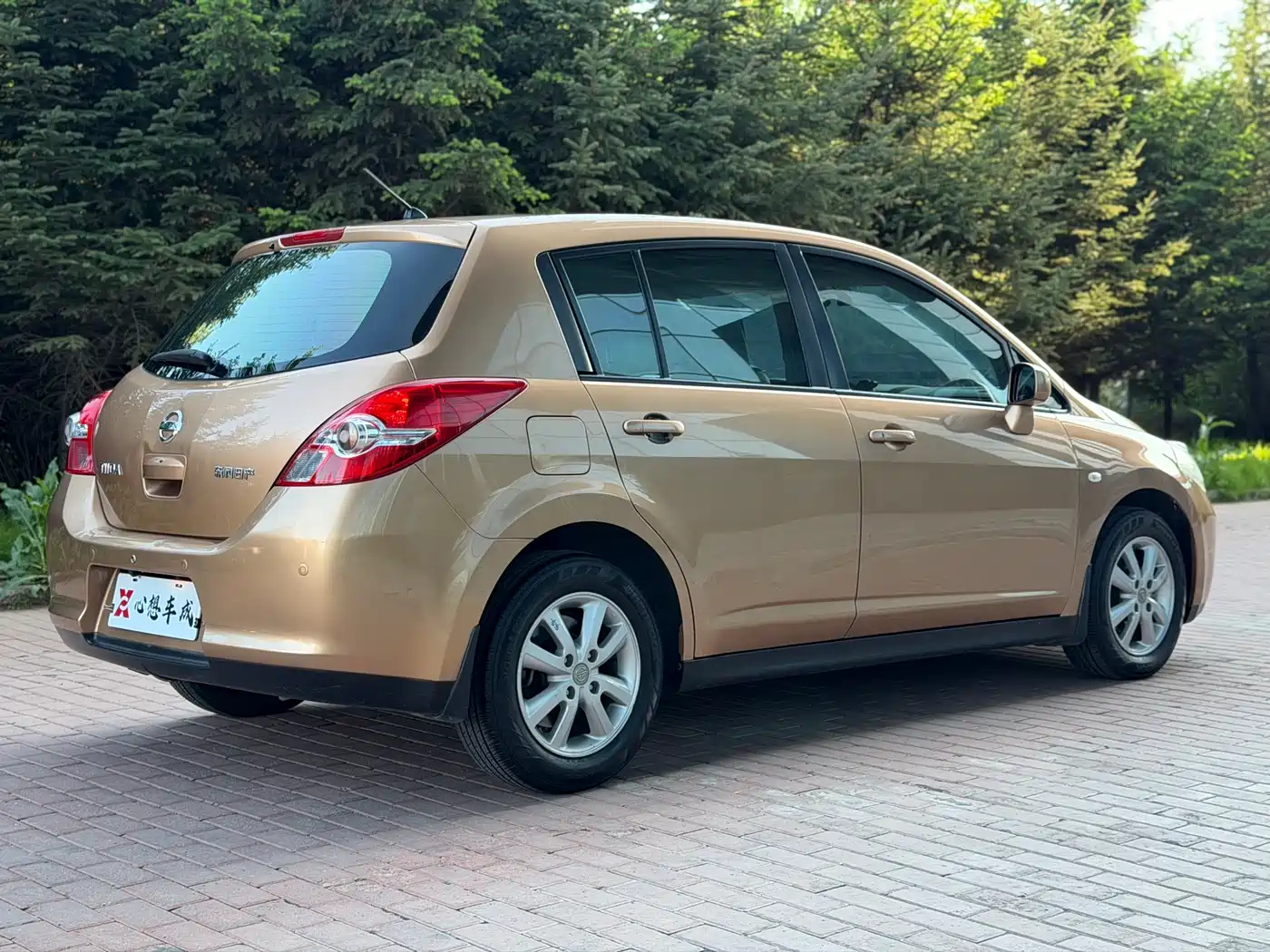 Photo 6 - Nissan Tiida