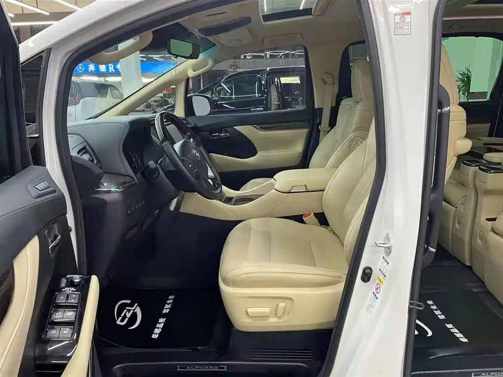 Toyota Vellfire 2019 Hybrid 2.5L HV Premium Edition фото 8