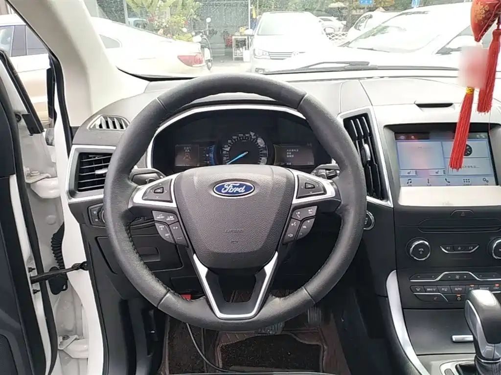 Фото 11 - Ford Edge
