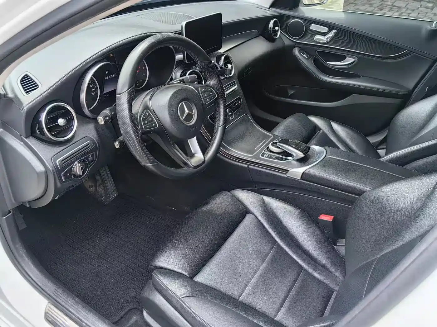 Mercedes-Benz C-Class 2015 Facelift C 200 L Sport фото 5