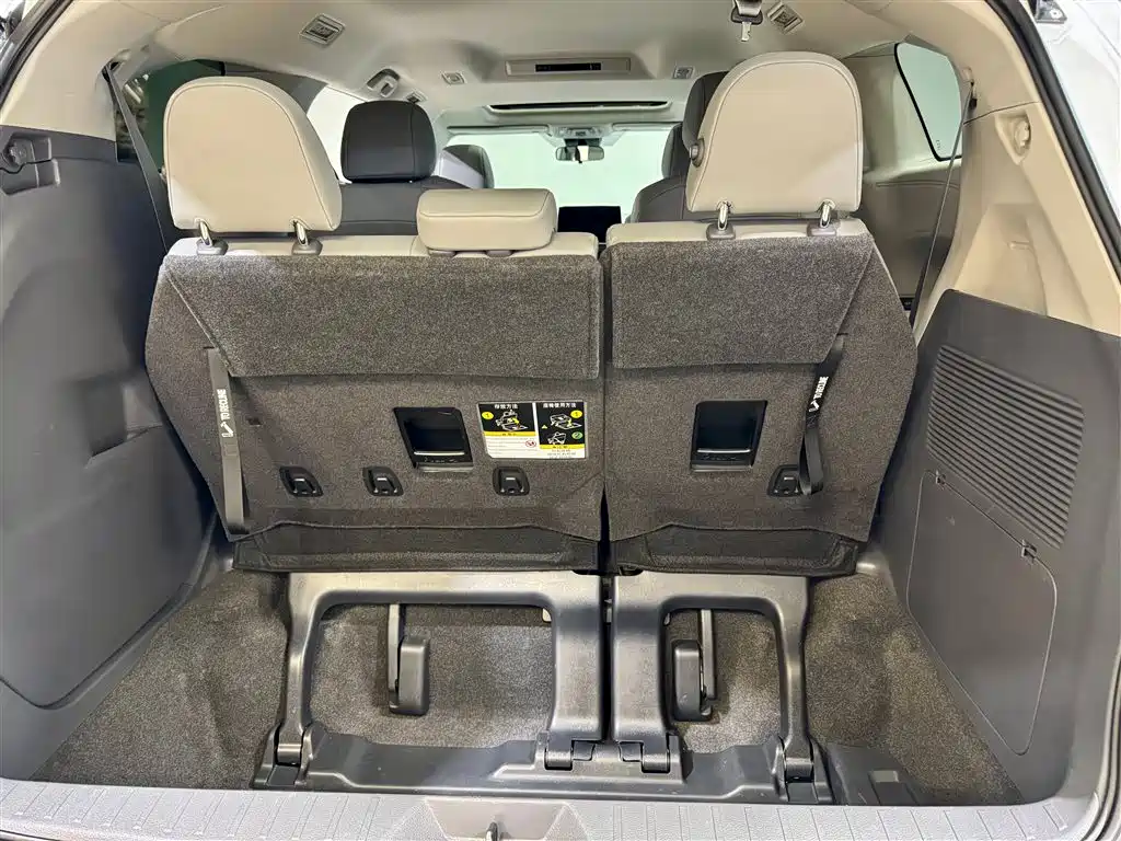 Toyota Granvia 2024 2.5L Hybrid Comfort фото 12