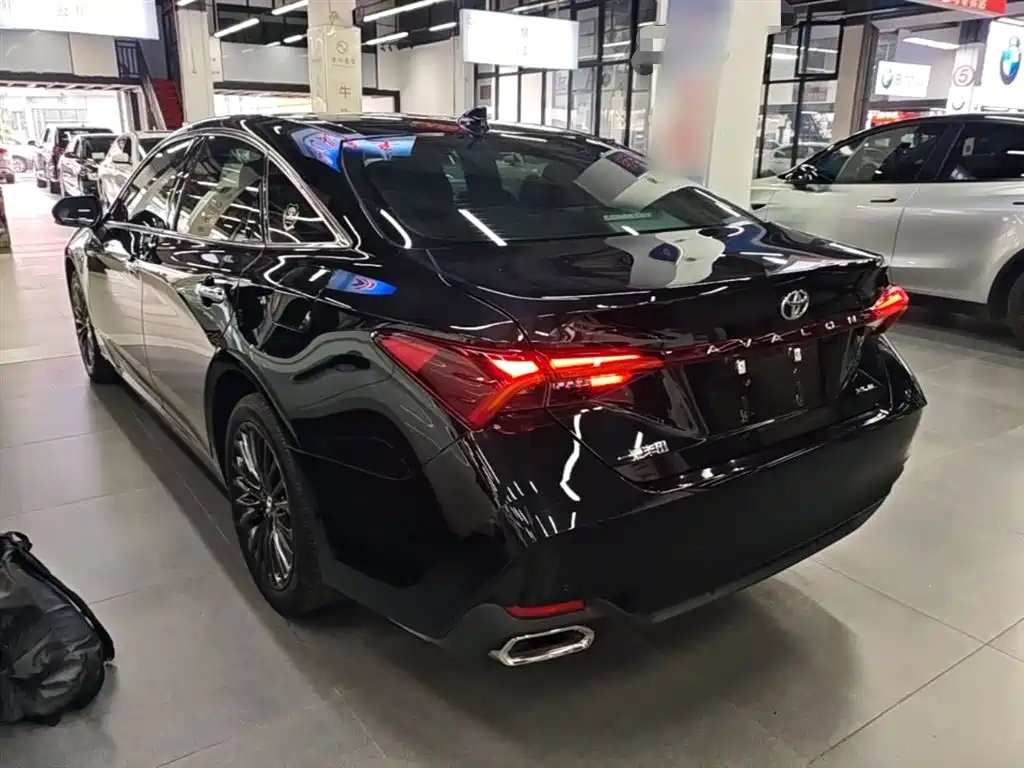 Toyota Avalon 2022 2.0L XLE Premium фото 5