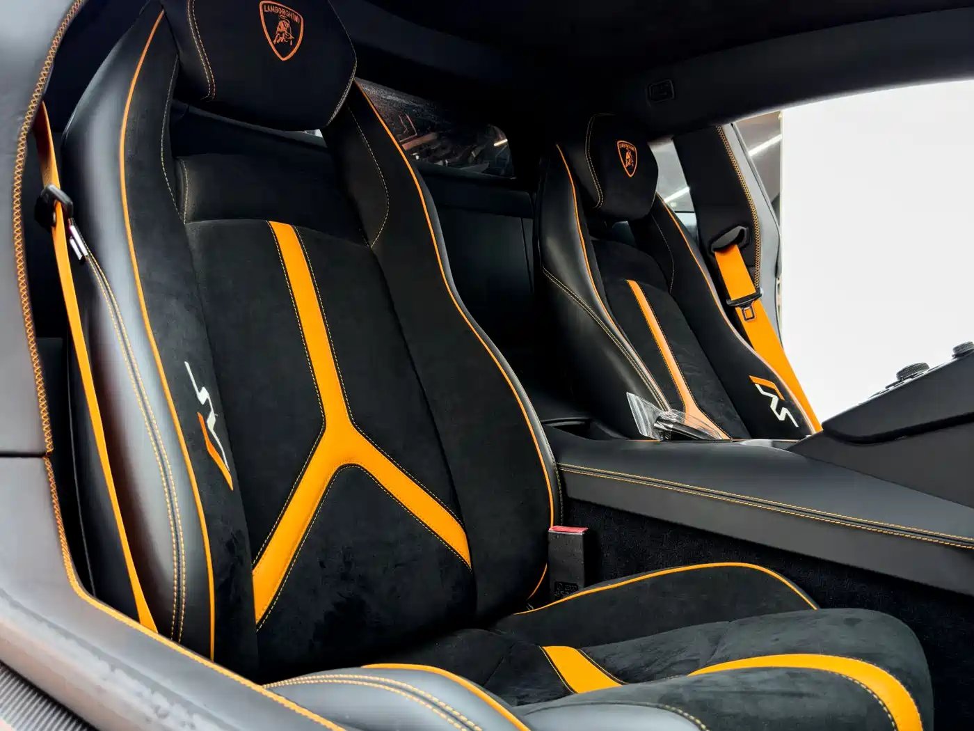 Lamborghini Aventador 2011 LP 700-4 фото 18