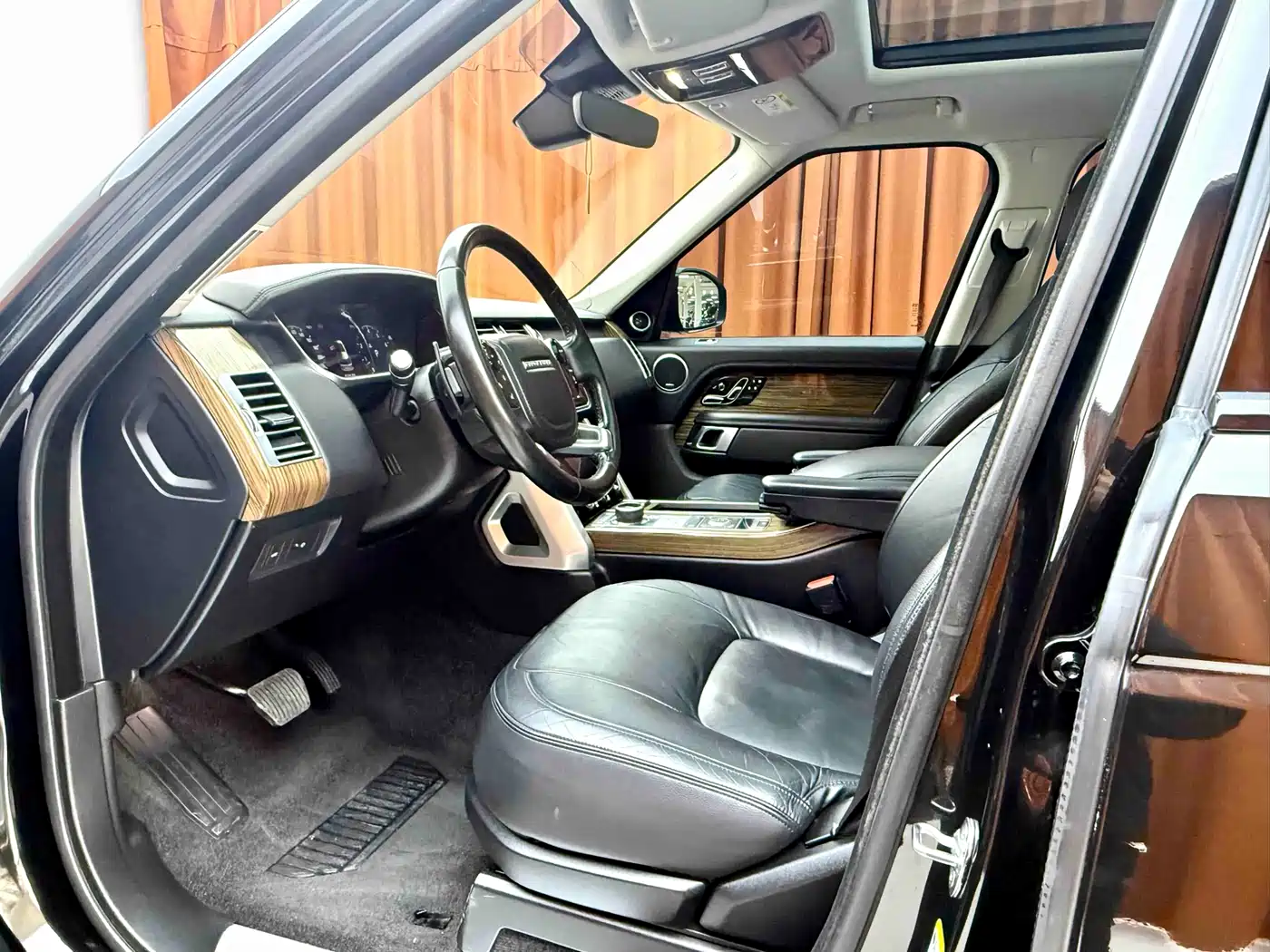 Land Rover Range Rover 2019 3.0 SC V6 Golden Age Edition фото 7