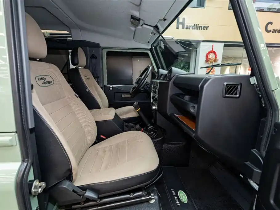 Land Rover Defender фото 8