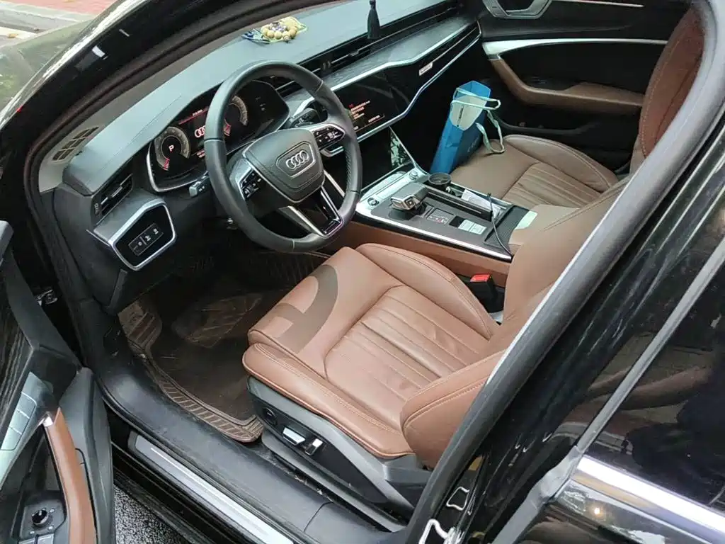 Фото 8 - Audi A6L