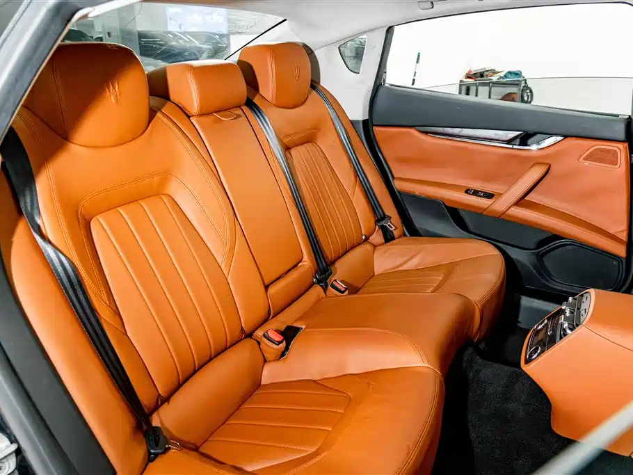 Photo 22 - Maserati Quattroporte
