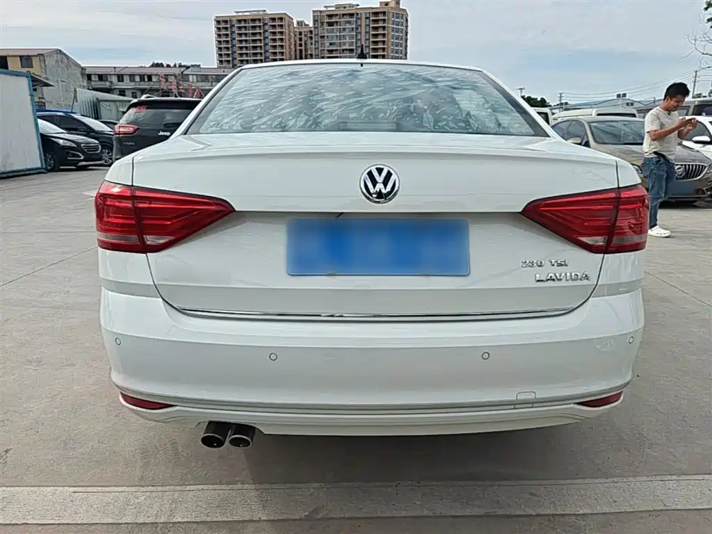 Volkswagen Lavida 2017 1.6L Manual Comfort Edition фото 6