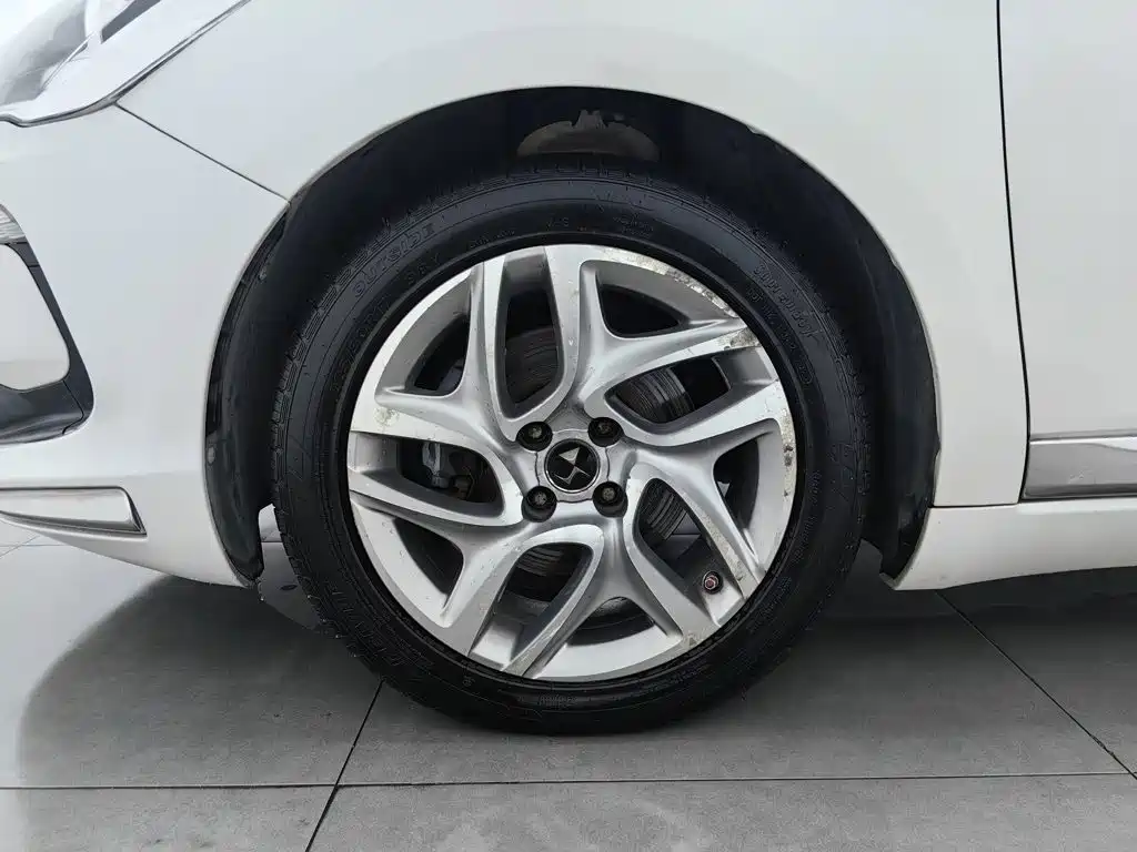 DS 5 2014 2013 1.6T Elegance THP160