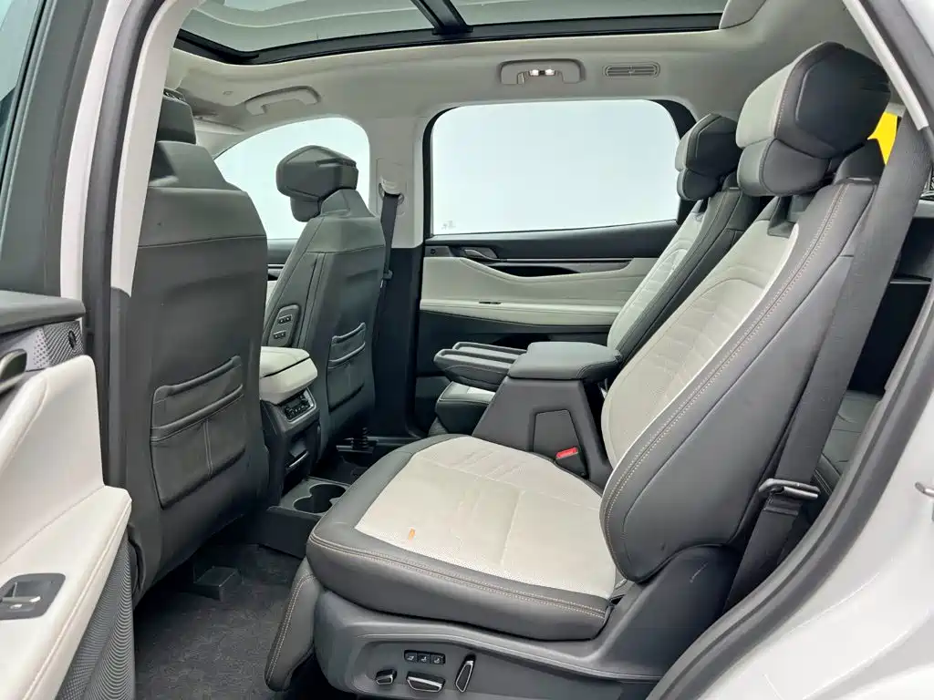 Фото 16 - Ford Edge