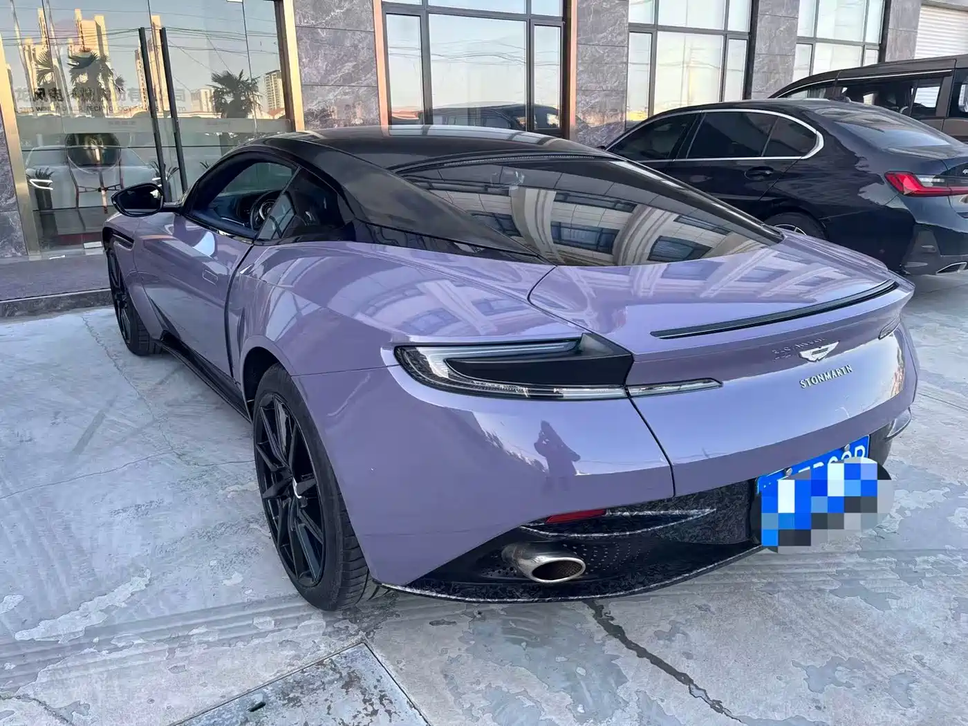 ASTON MARTIN DB11