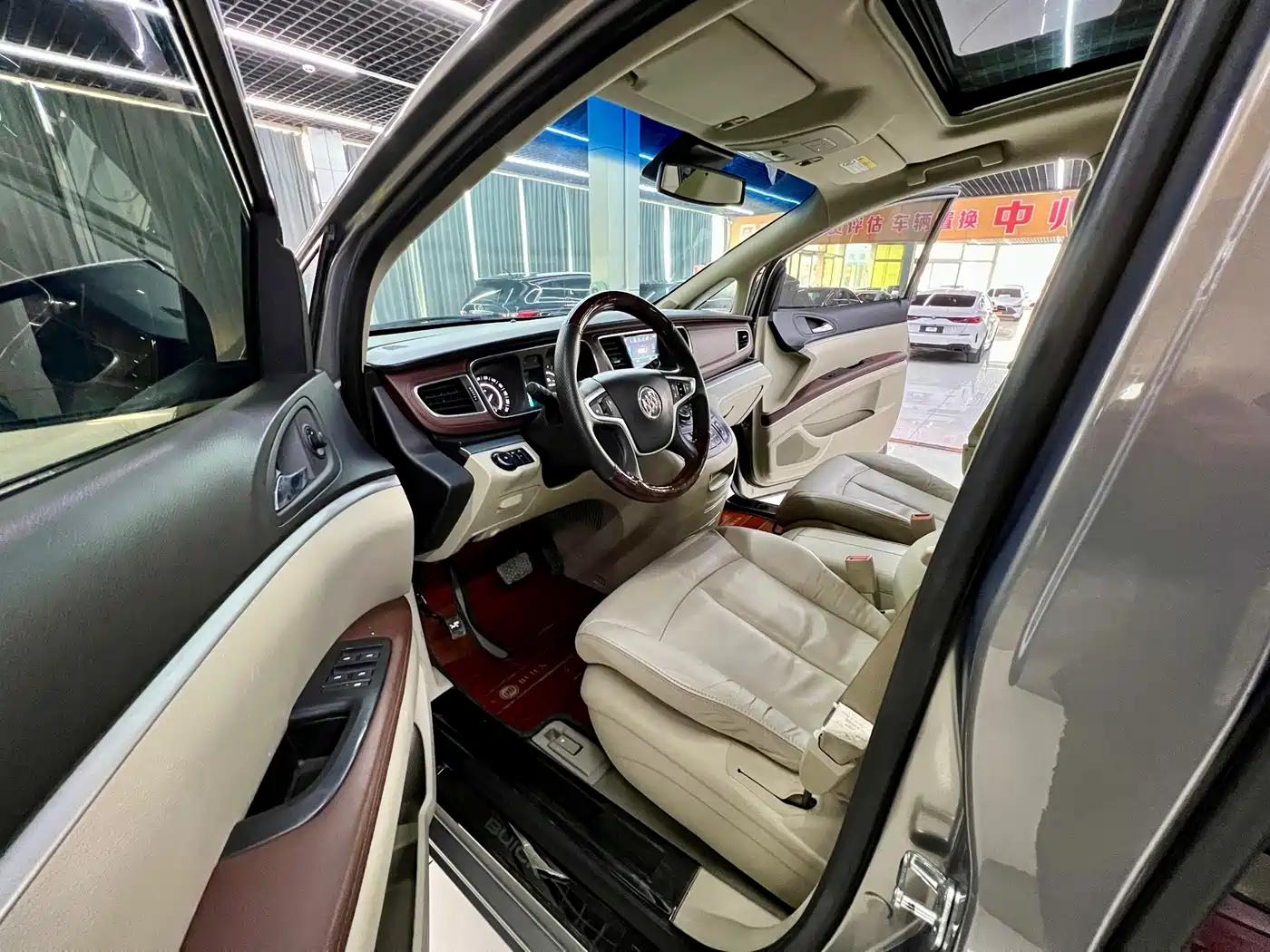 Buick GL8 2017 25S Luxury China V фото 12
