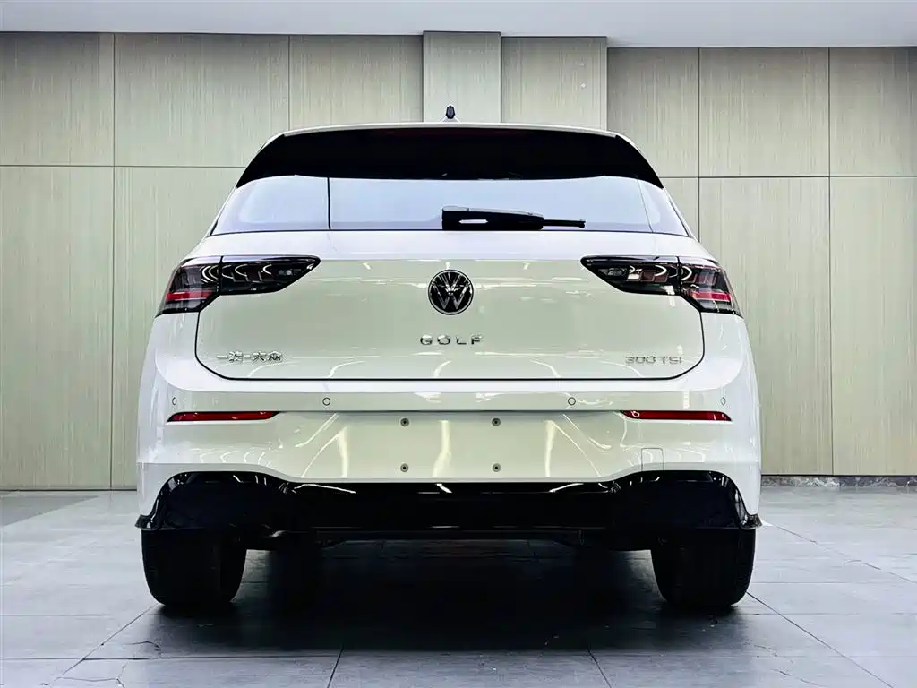 Volkswagen Golf 2025 Facelift 300TSI R-Line фото 5