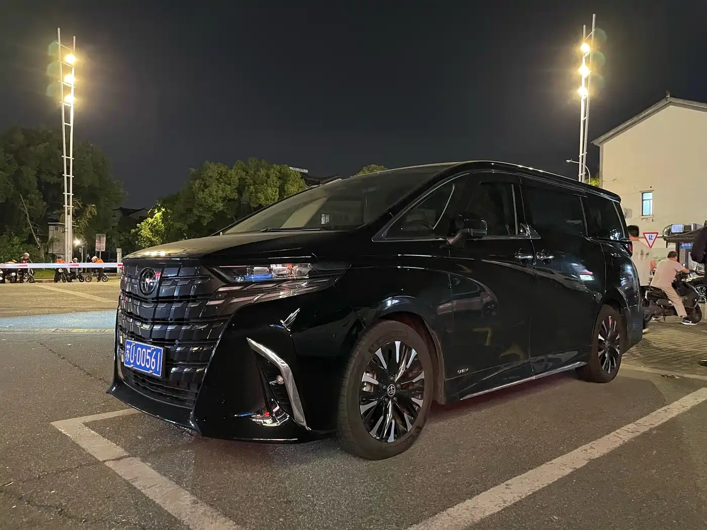 Toyota Alphard 2024 — пригон из Китая