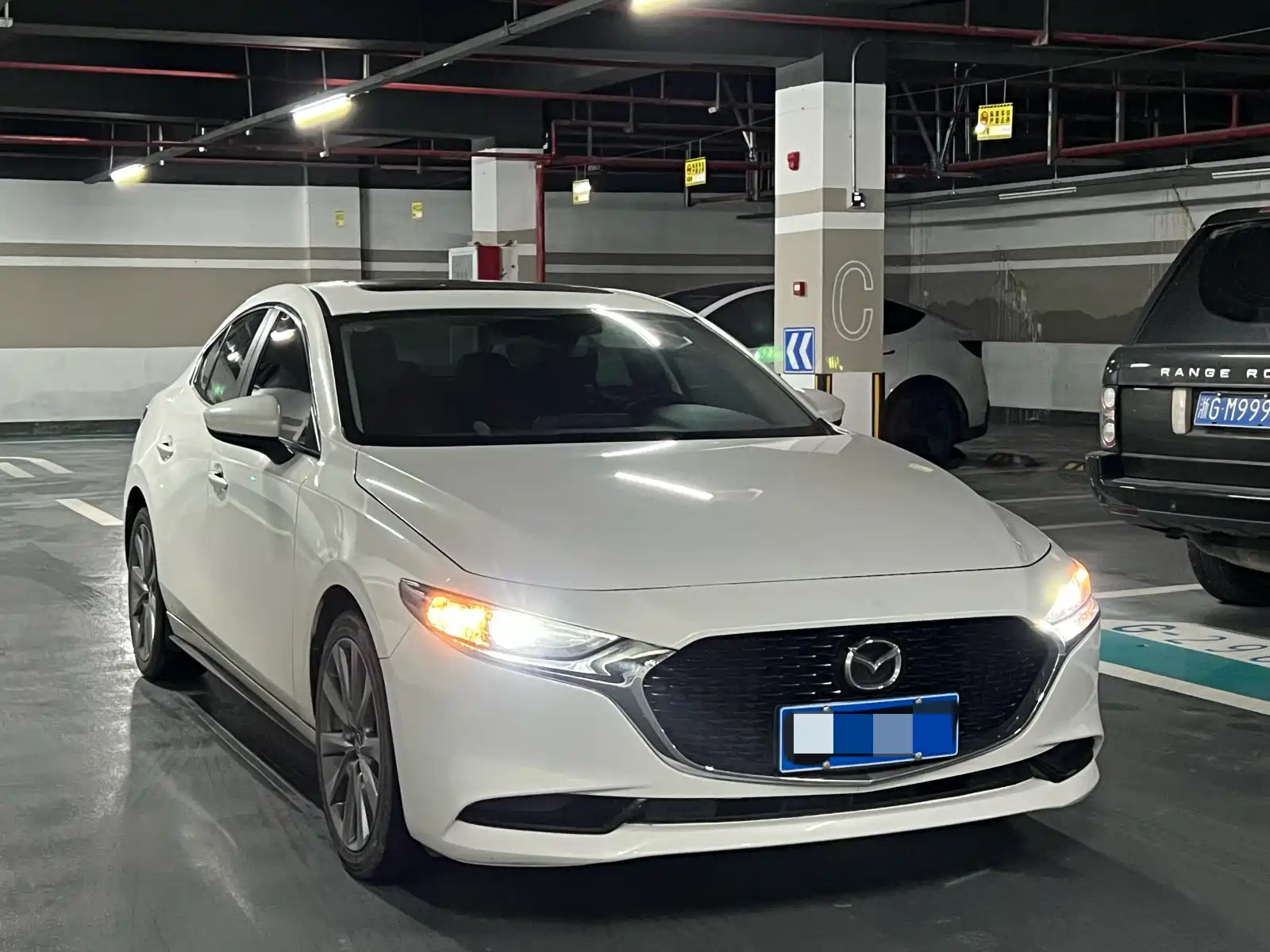 Photo 3 - Mazda Mazda 3
