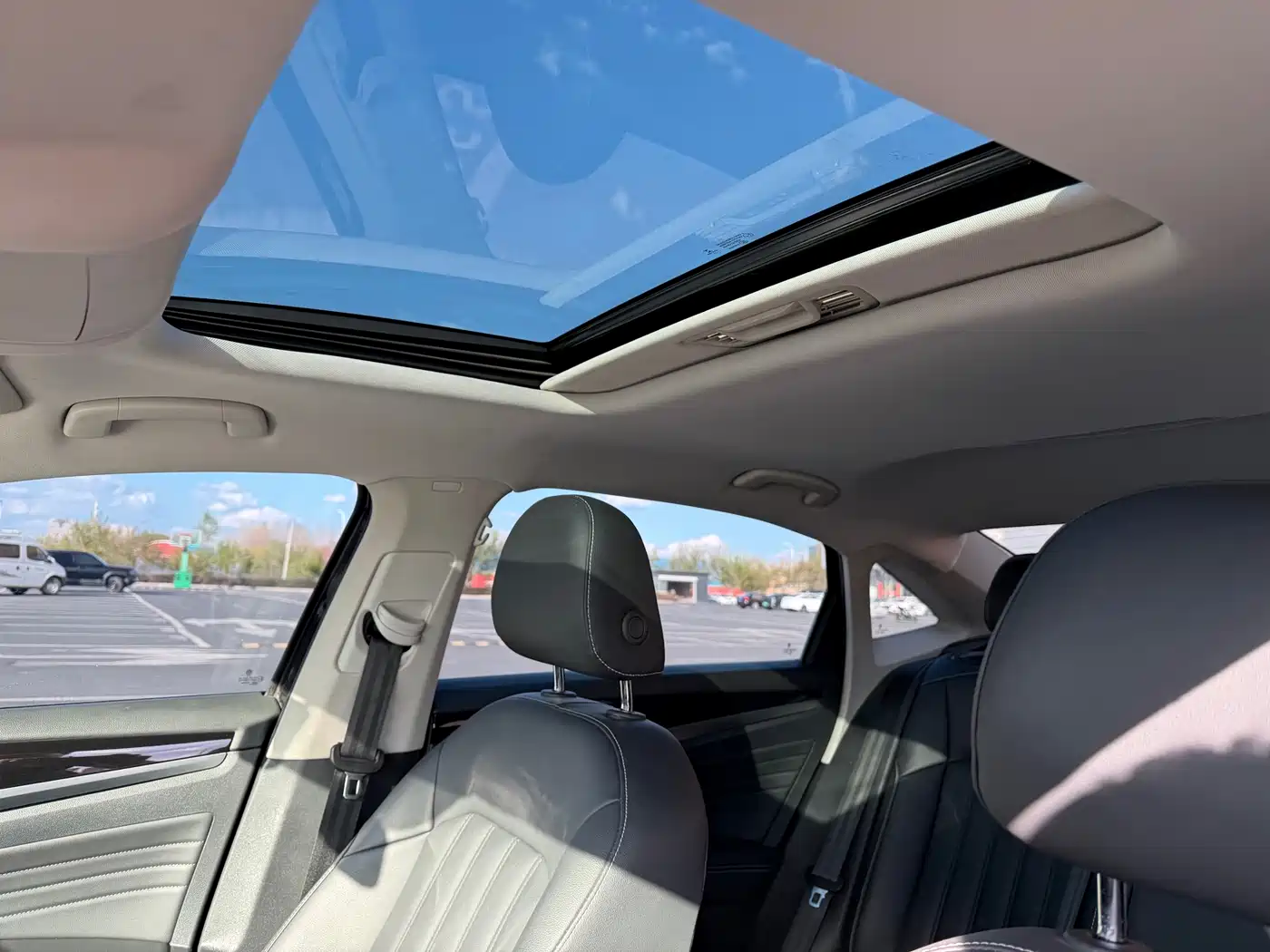 Volkswagen Passat 2022 280TSI Elite Edition фото 15