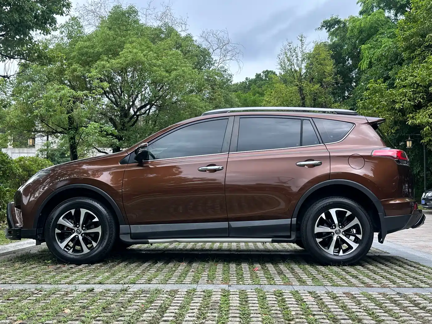 Toyota RAV4 Rongfang 2016 2.0L CVT 2WD Trend (China V) фото 10