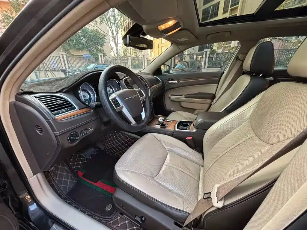 Chrysler 300C (Import) 2013 2013 3.6L Prestige Edition