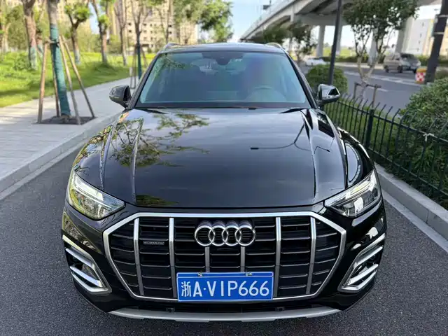 Audi Q5L 2024 Model 40 TFSI Luxury Elegance — фото 2